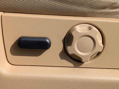 Used 2013 Ford F150 XLT w/ XLT Chrome Pkg image 18