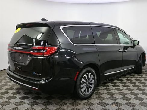 Used 2023 Chrysler Pacifica Limited image 13