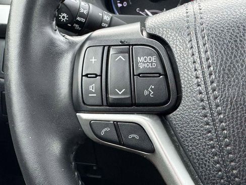 Used 2019 Toyota Highlander SE image 22