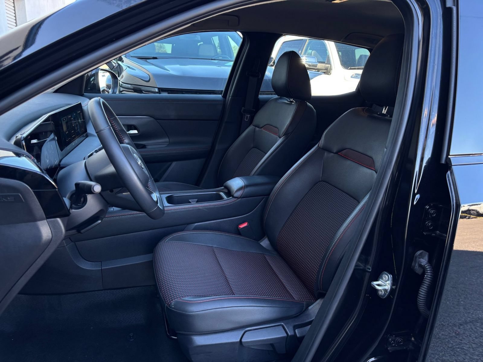 Used 2026 Nissan Kicks SR FWD image 35