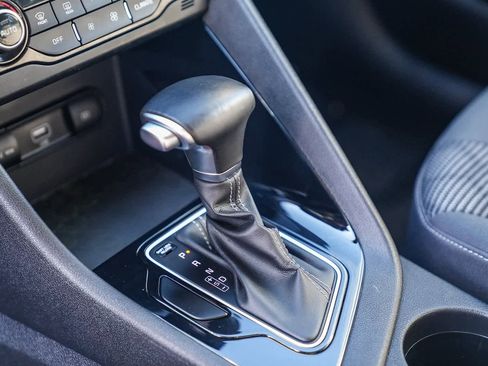 Used 2022 Kia Niro LXS image 17