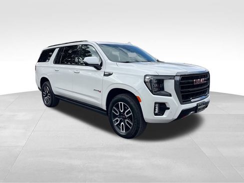 Used 2023 GMC Yukon XL AT4 image 4