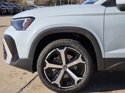 New 2026 Volkswagen Taos SEL image 5