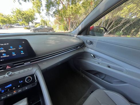 Used 2025 Hyundai Elantra SEL FWD image 36