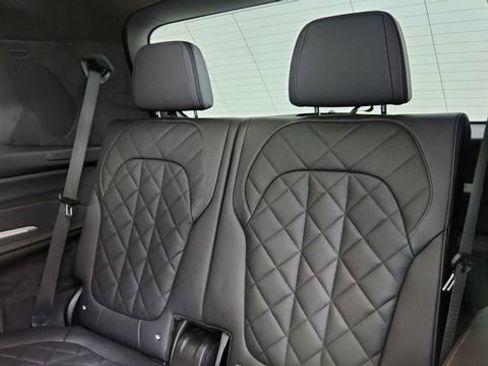 Used 2024 BMW X7 xDrive40i w/ M Sport Package image 31