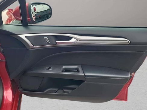 Used 2020 Ford Fusion SE FWD image 25