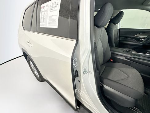 Used 2025 Toyota Grand Highlander FWD image 28
