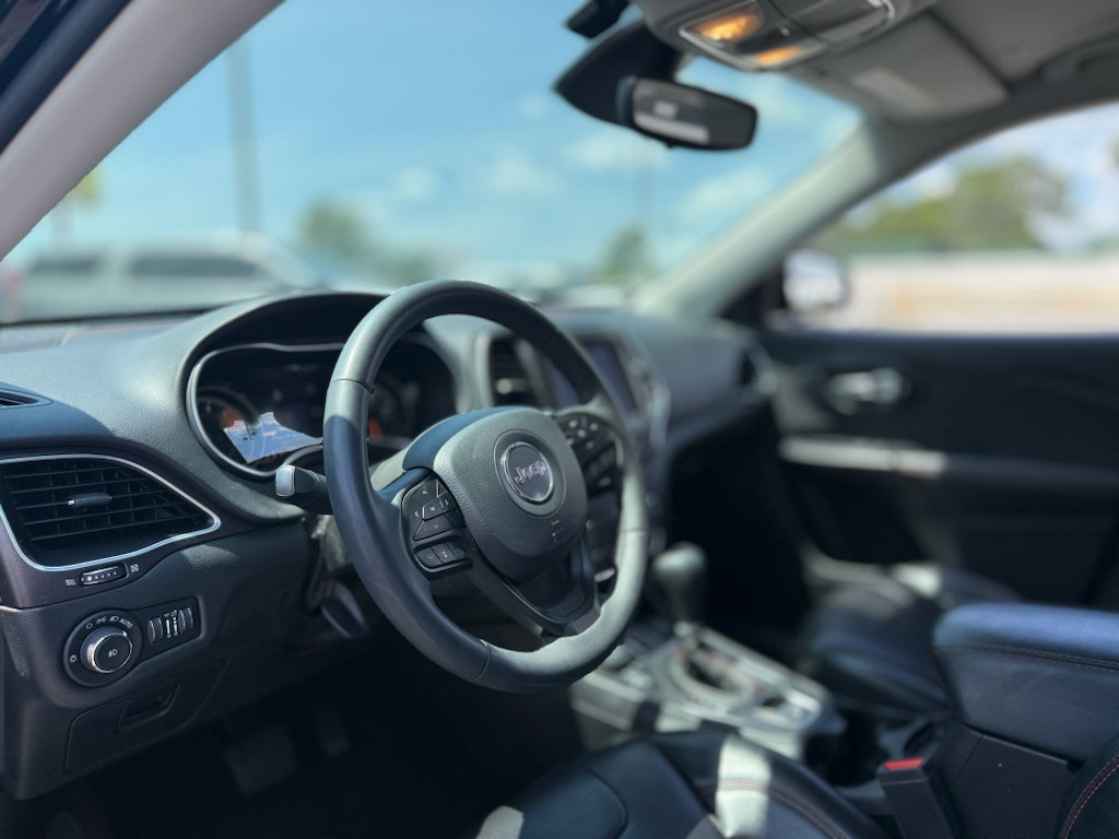 Used 2021 Jeep Cherokee Trailhawk AWD/4WD image 21