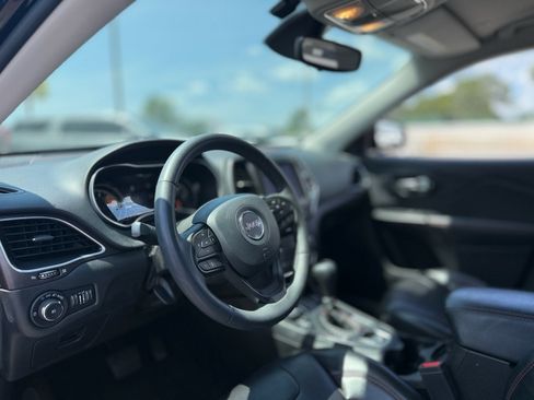 Used 2021 Jeep Cherokee Trailhawk AWD/4WD image 21