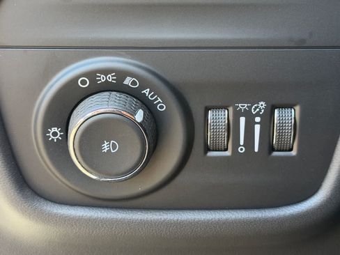 Used 2023 Jeep Grand Cherokee Summit AWD/4WD image 16