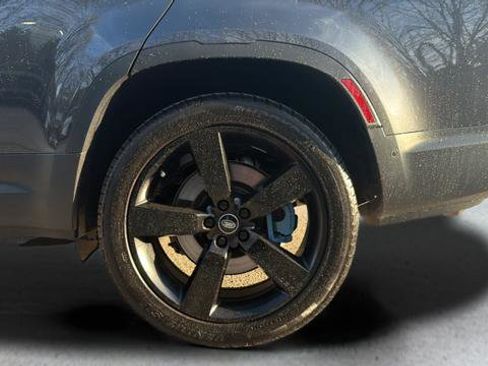 Used 2023 Land Rover Defender 130 SE image 12