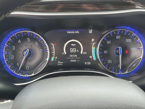Used 2024 Chrysler Pacifica Limited FWD image 10