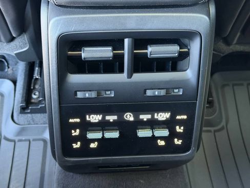 Used 2025 Porsche Macan 4 Electric AWD/4WD image 23