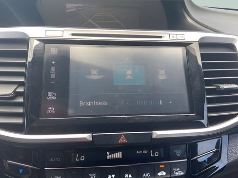Used 2017 Honda Accord EX image 23
