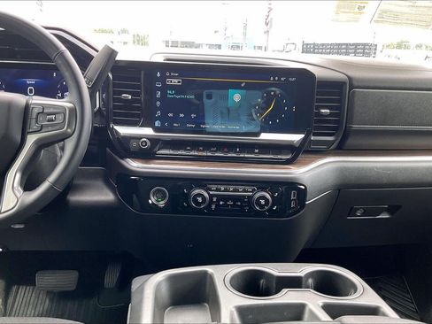 Used 2023 Chevrolet Silverado 1500 LT AWD/4WD image 6