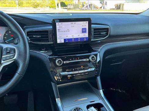 Certified 2024 Ford Explorer Limited image 6