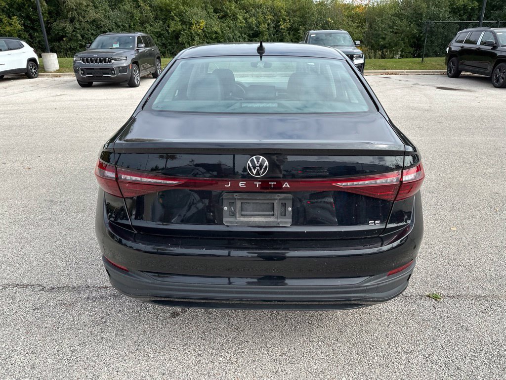 Used 2025 Volkswagen Jetta SE FWD image 8