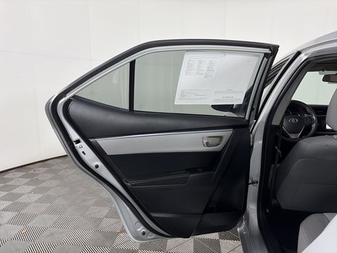 Used 2015 Toyota Corolla LE image 34