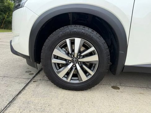 Used 2024 Nissan Pathfinder SL FWD image 11