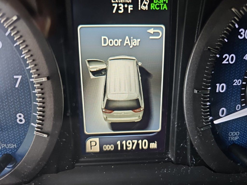 Used 2018 Toyota Sienna XLE w/ XLE Navigation Package FWD image 16