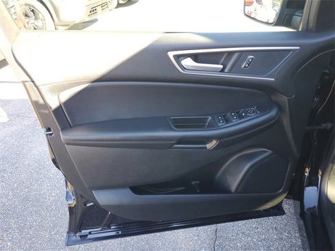 Used 2023 Ford Edge SEL image 9