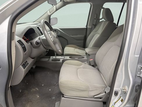 Used 2019 Nissan Frontier SV image 9