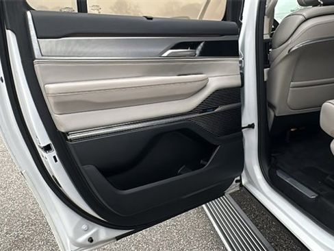 Used 2023 Jeep Grand Wagoneer L Series II w/ Premium Group II image 20