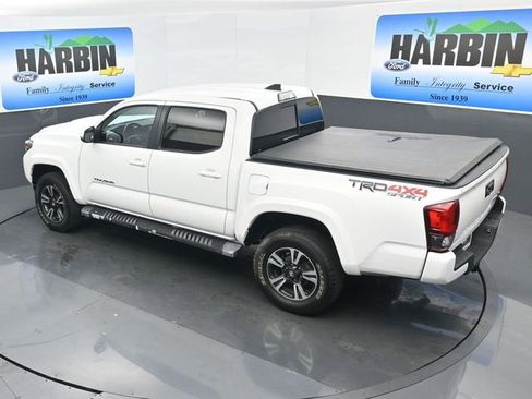 Used 2019 Toyota Tacoma TRD Sport AWD/4WD image 23