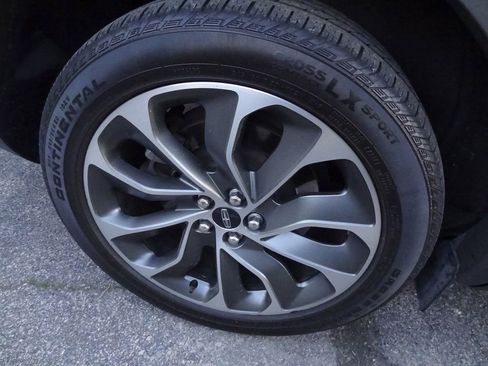 Used 2023 Lincoln Nautilus Reserve image 11