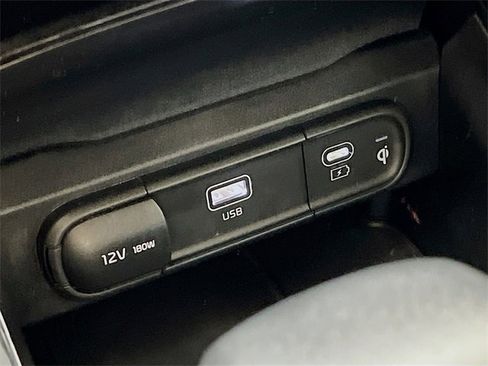 Used 2023 Kia Telluride EX w/ EX Captain's Chair Package image 20