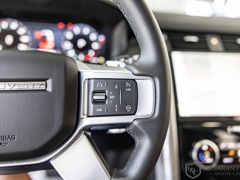 Used 2024 Land Rover Discovery S image 25