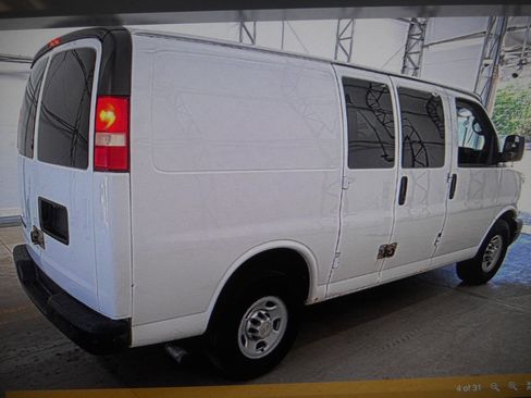 Used 2013 Chevrolet Express 2500 RWD image 4