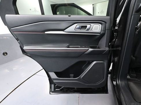 Used 2025 Ford Explorer ST image 41