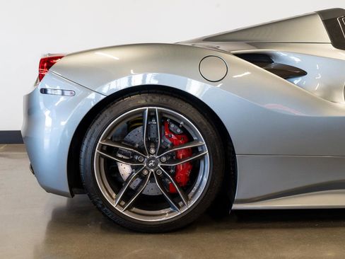Used 2017 Ferrari 488 Spider image 15
