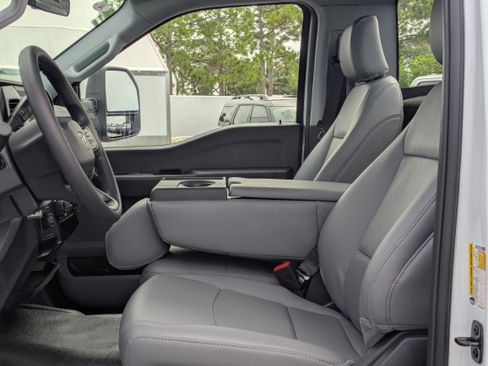 New 2026 Ford F250 XL w/ XL Chrome Package image 17