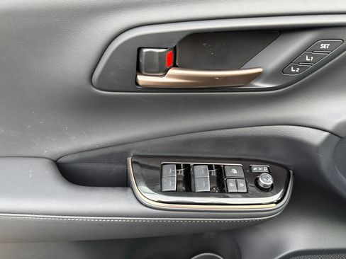 New 2026 Toyota Crown Platinum image 9