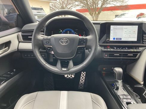 Used 2025 Toyota Camry SE image 13
