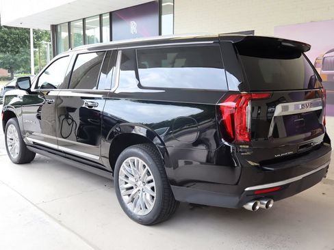 Used 2023 GMC Yukon XL Denali w/ Advanced Technology Package AWD/4WD image 6