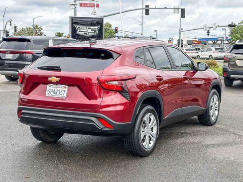 Used 2024 Chevrolet Trax LS image 4