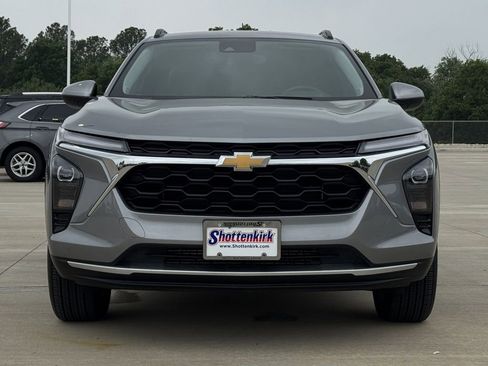 Used 2025 Chevrolet Trax LT w/ Driver Confidence Package FWD image 7