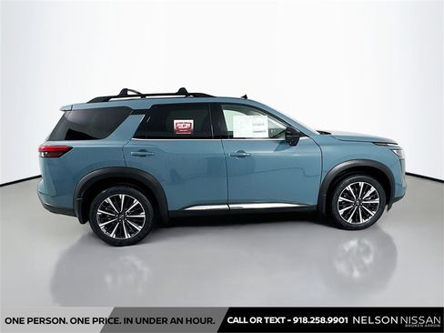 New 2026 Nissan Pathfinder Platinum image 4