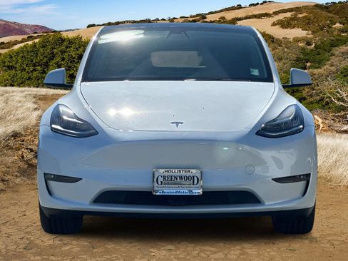 Used 2021 Tesla Model Y Long Range image 9