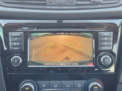 Used 2018 Nissan Rogue S image 18