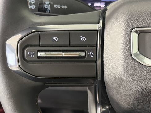 Used 2025 GMC Canyon AT4 w/ Technology Plus Package AWD/4WD image 17