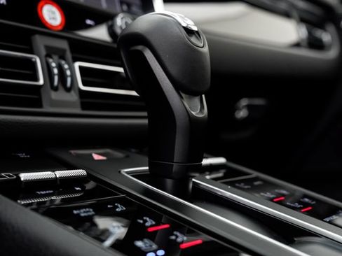 Certified 2026 Porsche Macan AWD/4WD image 23