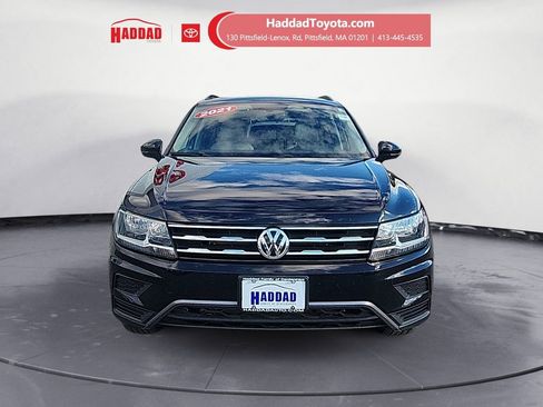 Used 2021 Volkswagen Tiguan SE w/ Panoramic Sunroof Package image 8