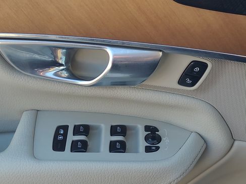 Used 2022 Volvo XC90 T8 Inscription Expression w/ Advanced Package image 29