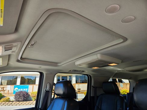 Used 2011 Cadillac Escalade ESV Premium image 15