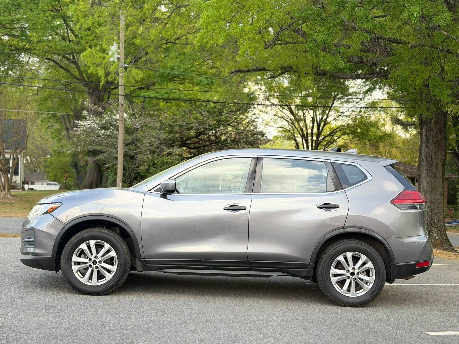 Used 2017 Nissan Rogue S FWD image 3