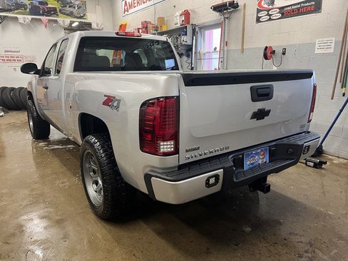 Used 2012 Chevrolet Silverado 1500 W/T image 3